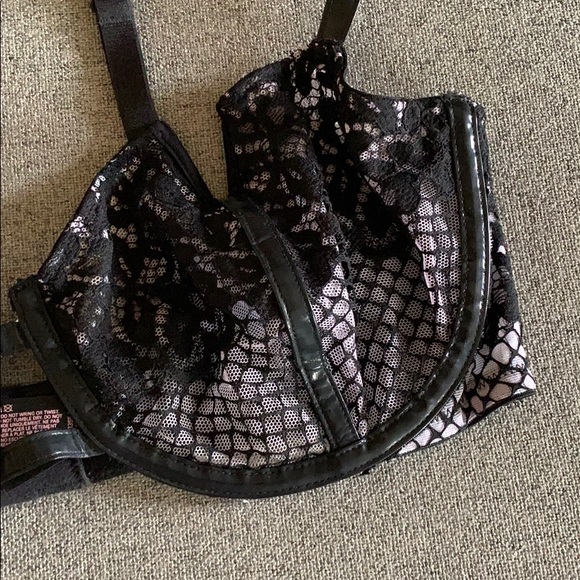 VS BRA - Picture 2 of 3